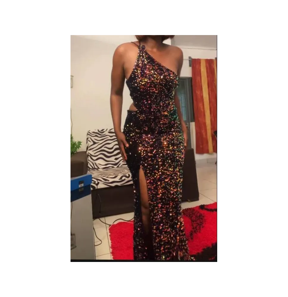 Robe de soirée scintillante "Étoile de Nuit" à découpes latéralesTenue de soirée