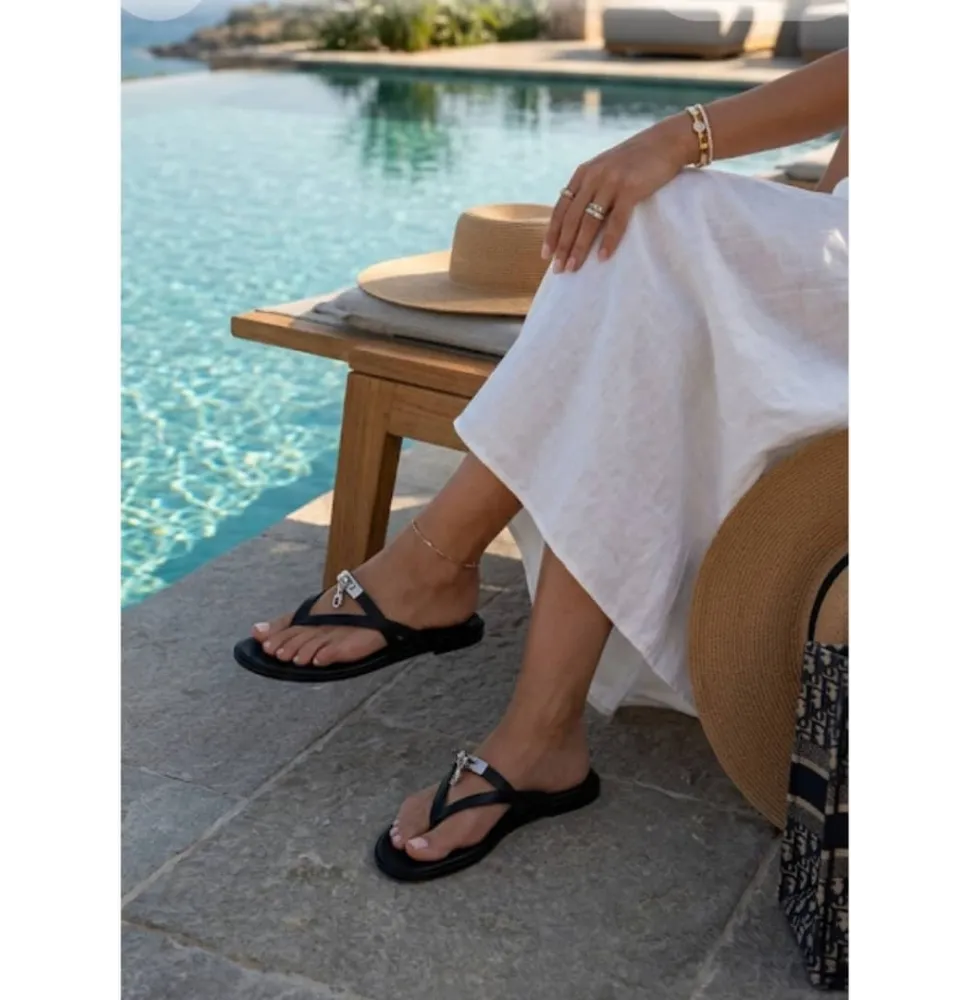 Sandales Tongs en Cuir Élégantes – Design Épuré & Boucle Métallique