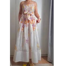 Robe Longue Évasée à Bretelles – Imprimé Floral Pastel avec Dos Smocked et Ceinture RubanRobes longues et mini