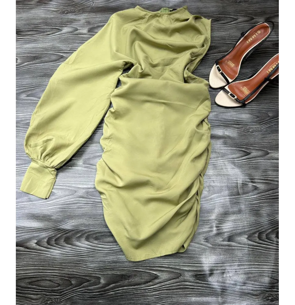 Robe Courte Asymétrique Vert Olive - Une Manche Bouffante et Côtés FroncésTenue de soirée